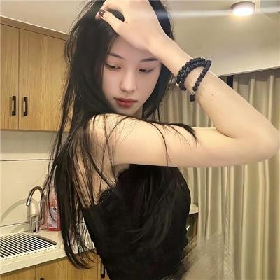 庇护棕榈树下